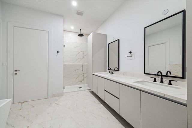 1711 Allen Parkway 2402, Houston, TX 77019