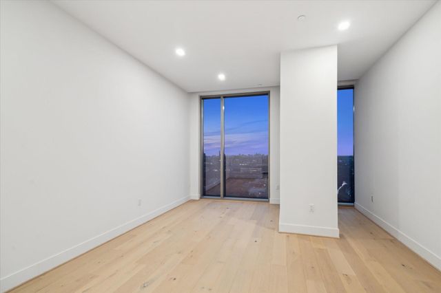 1711 Allen Parkway 2402, Houston, TX 77019