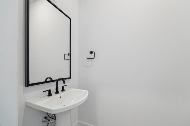 1711 Allen Parkway 2402, Houston, TX 77019