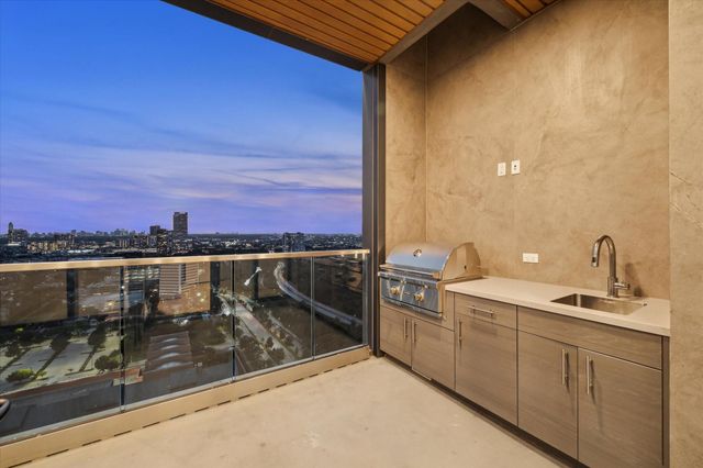 1711 Allen Parkway 2402, Houston, TX 77019
