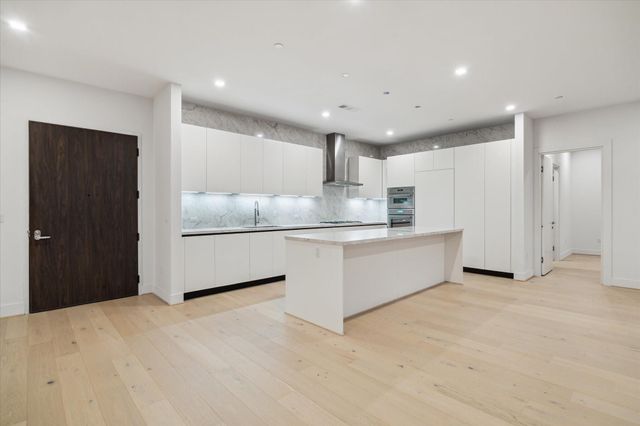 1711 Allen Parkway 2402, Houston, TX 77019