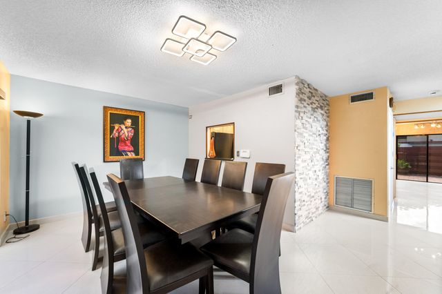 3909 Parkside Lane 234, Hollywood, FL 33021