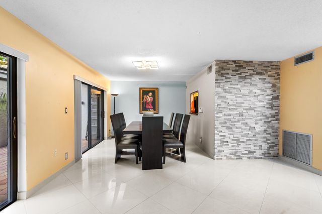 3909 Parkside Lane 234, Hollywood, FL 33021