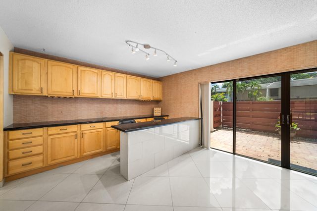 3909 Parkside Lane 234, Hollywood, FL 33021