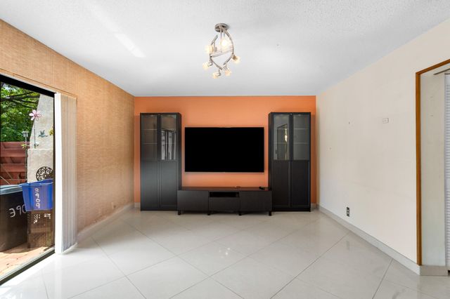 3909 Parkside Lane 234, Hollywood, FL 33021