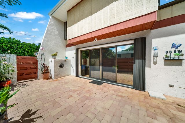 3909 Parkside Lane 234, Hollywood, FL 33021