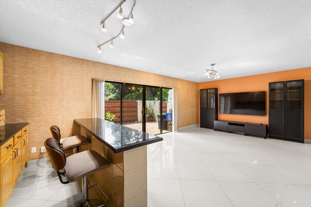3909 Parkside Lane 234, Hollywood, FL 33021