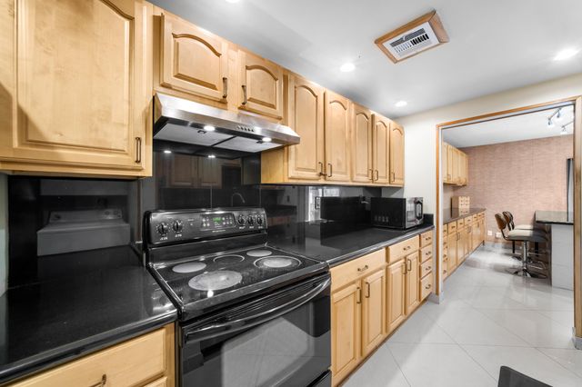 3909 Parkside Lane 234, Hollywood, FL 33021