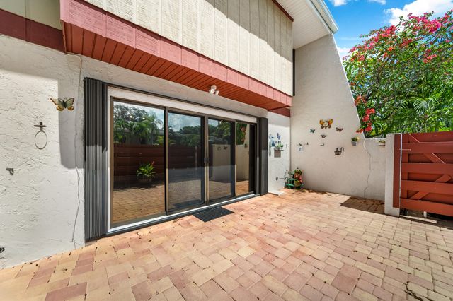 3909 Parkside Lane 234, Hollywood, FL 33021
