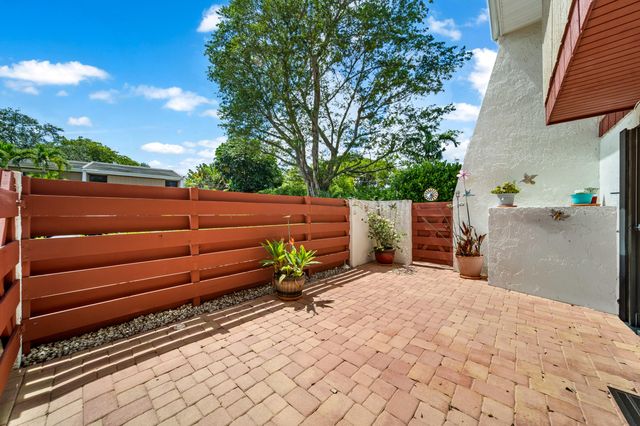 3909 Parkside Lane 234, Hollywood, FL 33021