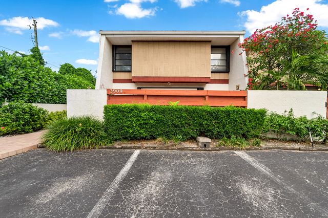 3909 Parkside Lane 234, Hollywood, FL 33021