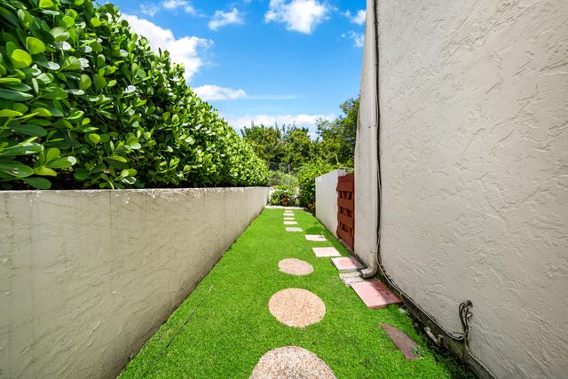 3909 Parkside Lane 234, Hollywood, FL 33021