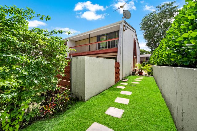 3909 Parkside Lane 234, Hollywood, FL 33021