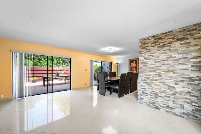 3909 Parkside Lane 234, Hollywood, FL 33021