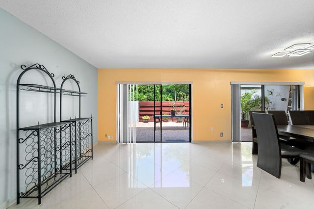 3909 Parkside Lane 234, Hollywood, FL 33021