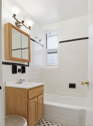 480 Riverdale Avenue 4U, Yonkers, NY 10705