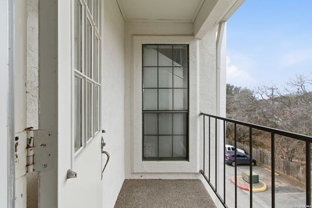 2255 Thousand Oaks Dr Apt 801, San Antonio, TX 78232