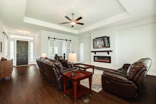 527 Lakeland Circle, Rosharon, TX 77583