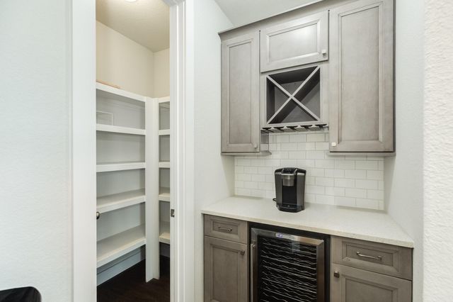 527 Lakeland Circle, Rosharon, TX 77583