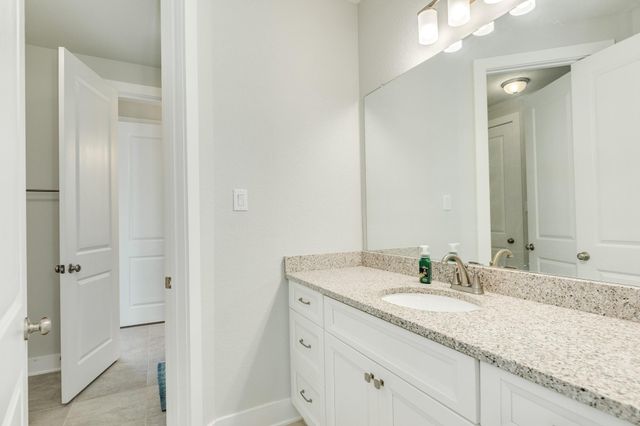 527 Lakeland Circle, Rosharon, TX 77583