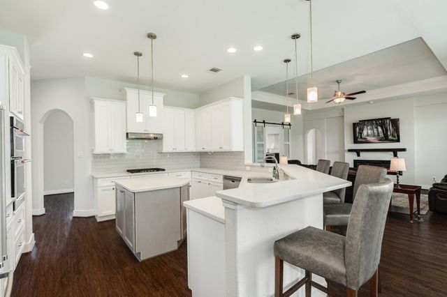 527 Lakeland Circle, Rosharon, TX 77583