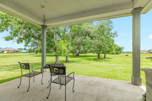 527 Lakeland Circle, Rosharon, TX 77583