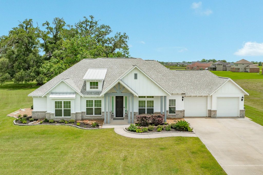 527 Lakeland Circle, Rosharon, TX 77583