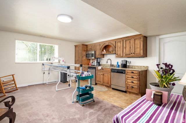 652 S CLEARWATER FALLS DR, Layton, UT 84041