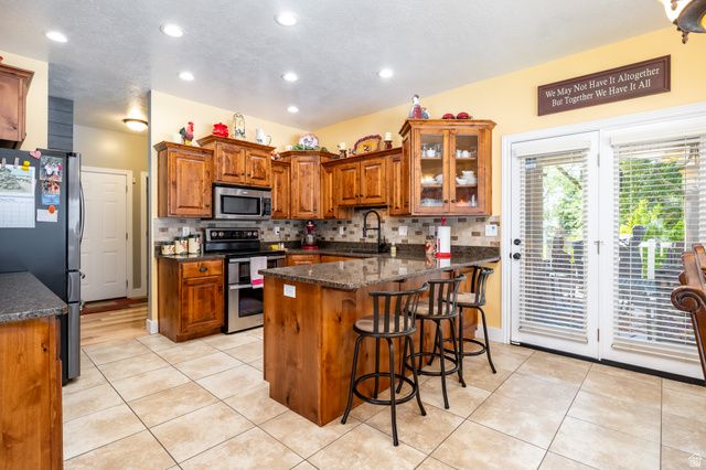 652 S CLEARWATER FALLS DR, Layton, UT 84041