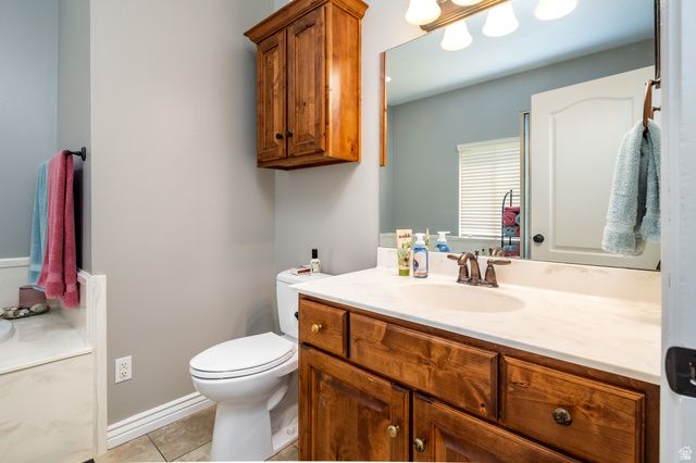 652 S CLEARWATER FALLS DR, Layton, UT 84041