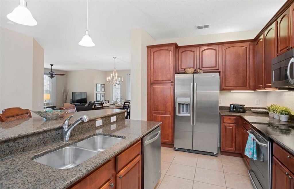 Image 15 of property listing at 5048 SHOREWAY LOOP 20404, Orlando, FL 32819