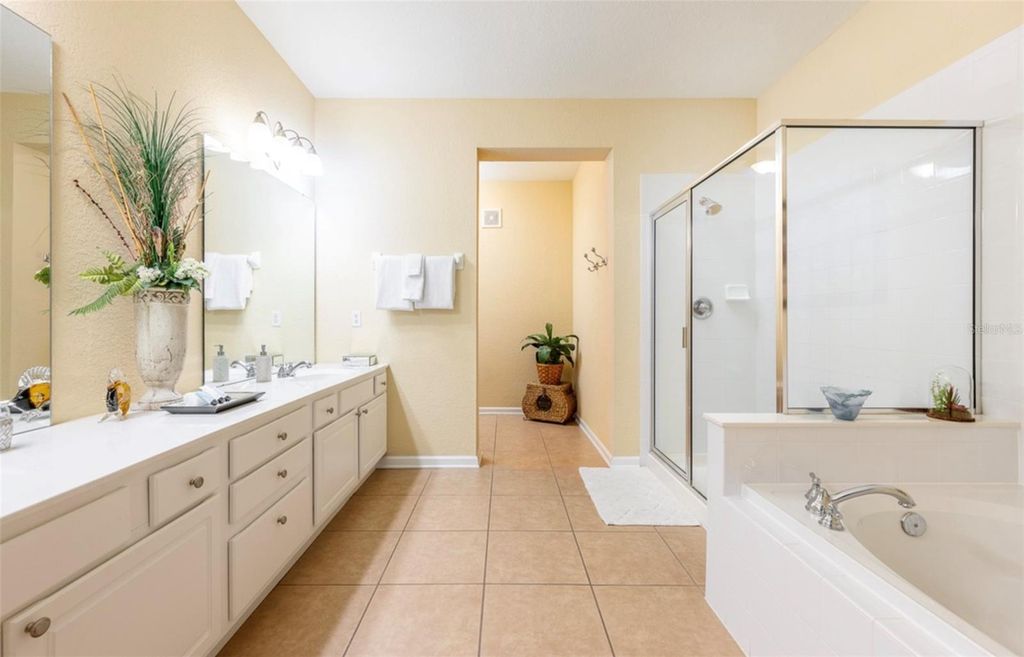 Image 19 of property listing at 5048 SHOREWAY LOOP 20404, Orlando, FL 32819