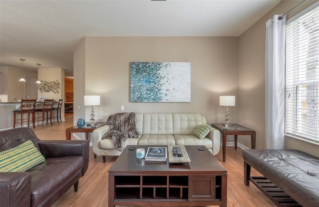 Image 9 of property listing at 5048 SHOREWAY LOOP 20404, Orlando, FL 32819