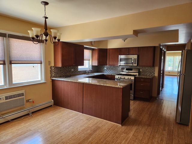8465 W Berwyn Avenue 1, Chicago, IL 60656