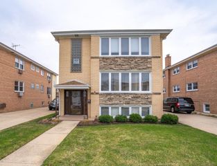 8465 W Berwyn Avenue 1, Chicago, IL 60656