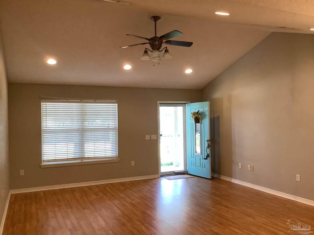 6408 Imperial Dr, Milton, FL 32570