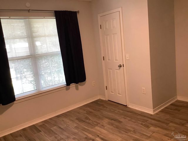 6408 Imperial Dr, Milton, FL 32570