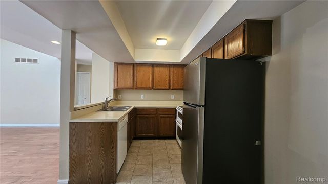 6616 Embers Court, West Bloomfield Charter Township, MI 48322