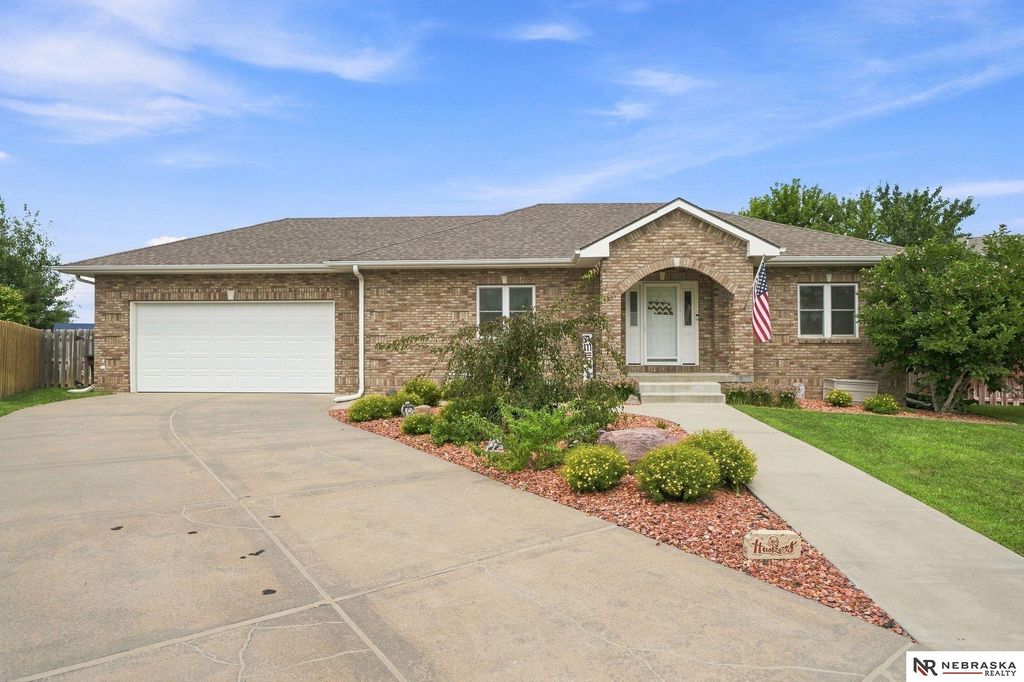 8610 Misty Blue Circle, Lincoln, NE 68505