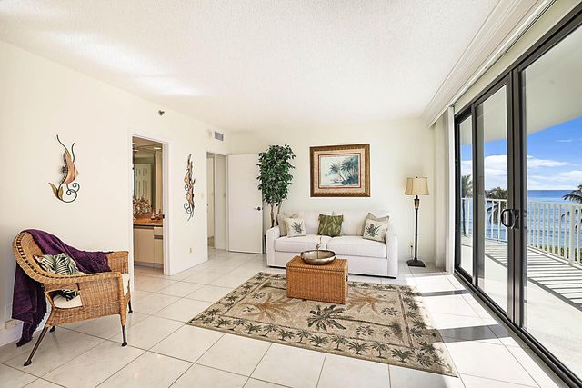 2917 S Ocean Boulevard 405, Highland Beach, FL 33487
