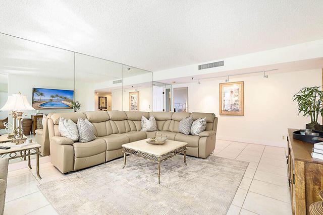 2917 S Ocean Boulevard 405, Highland Beach, FL 33487