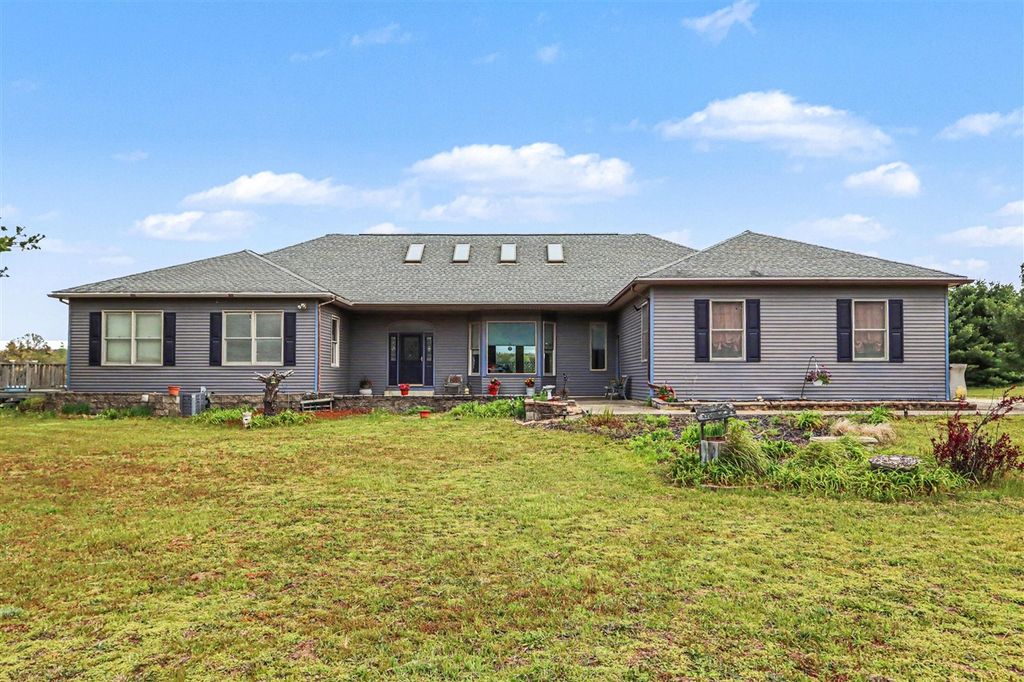 32282 64th Avenue, Lawton, MI 49065