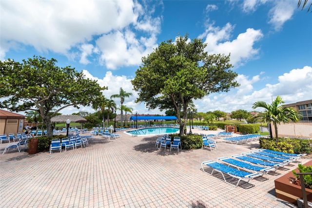 9821 Sunrise Lakes Boulevard 303, Sunrise, FL 33322