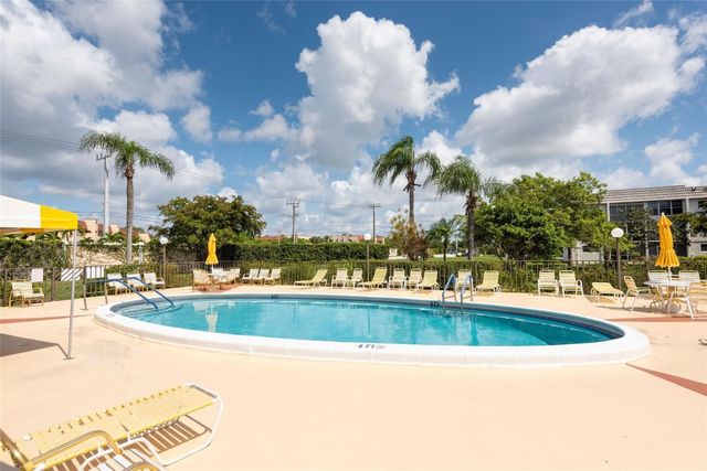 9821 Sunrise Lakes Boulevard 303, Sunrise, FL 33322