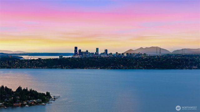 2521 103 Avenue SE, Bellevue, WA 98004