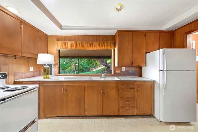 2521 103 Avenue SE, Bellevue, WA 98004