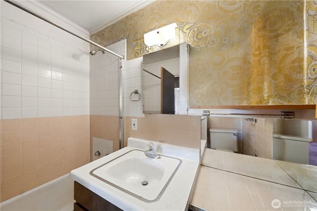 2521 103 Avenue SE, Bellevue, WA 98004