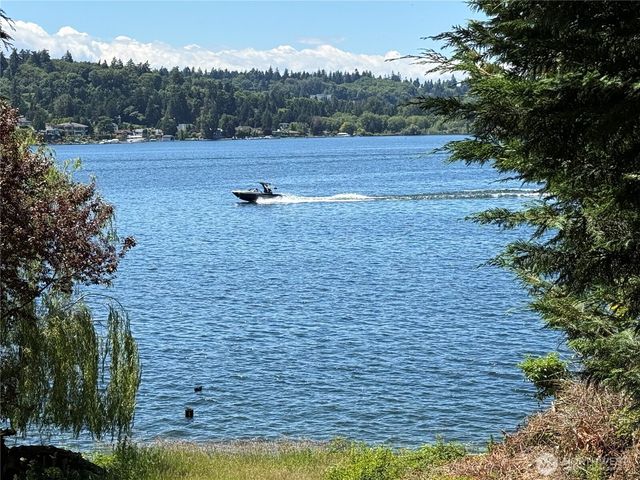 2521 103 Avenue SE, Bellevue, WA 98004