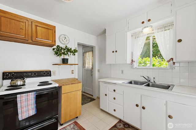 236 SW 131st Street, Burien, WA 98146