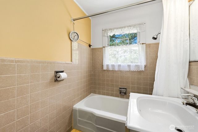 236 SW 131st Street, Burien, WA 98146